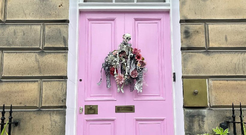 house-door-pink-colour-fine