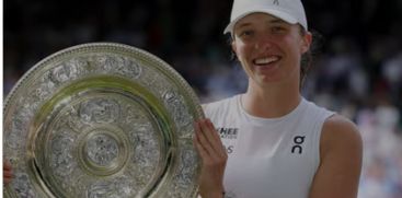 കിരീടനേട്ടം ഒരു ഗെയിം പോലും വിട്ടുകൊടുക്കാതെ; വിംബിള്‍ഡണില്‍ കന്നിക്കിരീടവുമായി ഇഗ സ്വിയാടെക്ക്